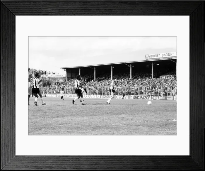Framed Print : English League Division One match. Notts County 3 v Manchester United 2