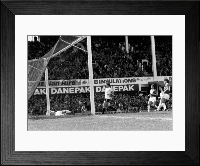 Framed Print : English League Division One match. Everton 1 v Ipswich Town 1. May 1983 MF11-28-114