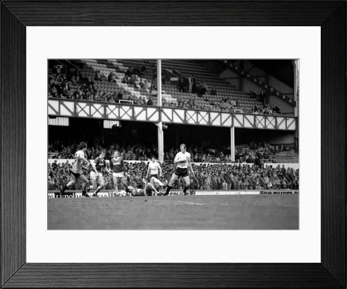 Framed Print : English League Division One match. Everton 1 v Ipswich Town 1. May 1983 MF11-28-116