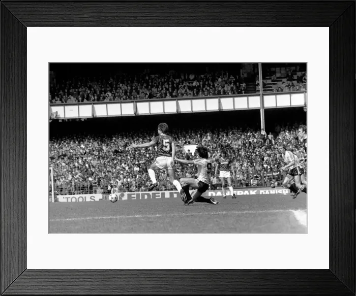 Framed Print : English League Division One match. Everton 1 v Ipswich Town 1. May 1983 MF11-28-122 Framed Print : English League Division One match. Everton 1 v Ipswich Town 1. May 1983 MF11-28-122