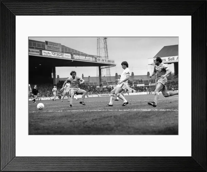 Framed Print : English League Division One match. Manchester City 1 v Aston Villa 0