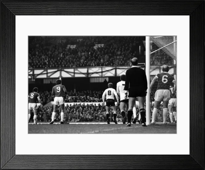 Framed Print : Emglish League Division One match at Goodison Park. Everton 3 v Swansea City 1 Framed Print : Emglish League Division One match at Goodison Park. Everton 3 v Swansea City 1