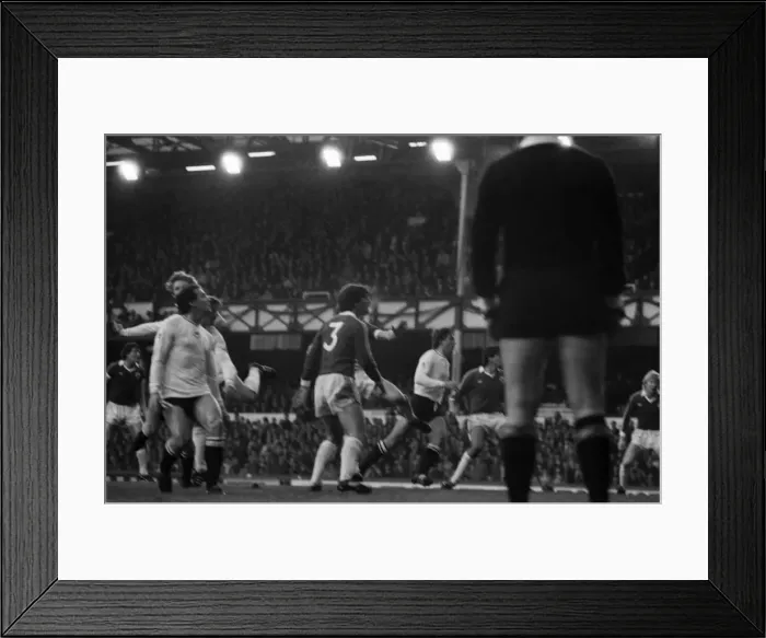 Framed Print : Emglish League Division One match at Goodison Park. Everton 3 v Swansea City 1 Framed Print : Emglish League Division One match at Goodison Park. Everton 3 v Swansea City 1