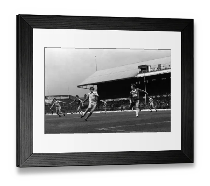 Framed Print : Middlesbrough 3 v. Stoke City 2. Dvision one football September 1981 MF03-21-023 Framed Print : Middlesbrough 3 v. Stoke City 2. Dvision one football September 1981 MF03-21-023