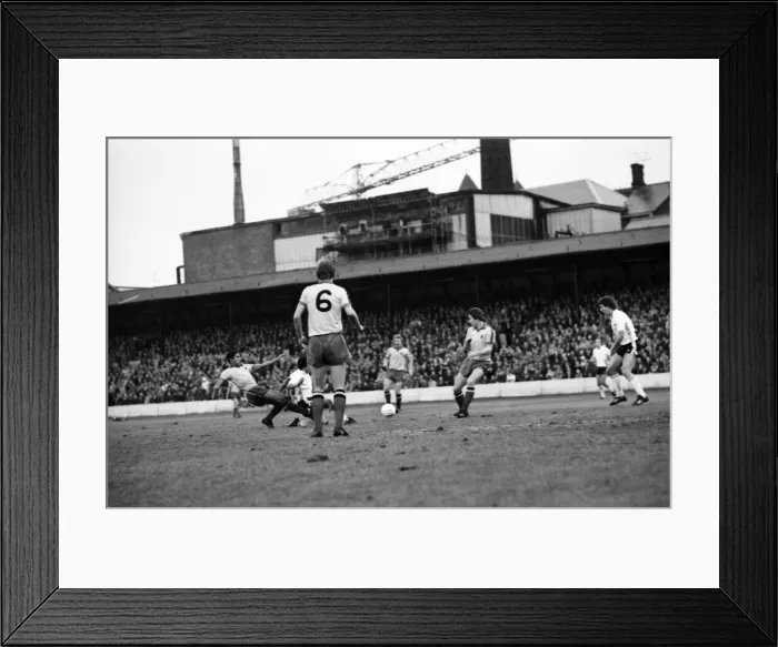 Framed Print : English FA Cup Third Round match at Vicarage Road. Watford 1 v Manchester United 0 Framed Print : English FA Cup Third Round match at Vicarage Road. Watford 1 v Manchester United 0