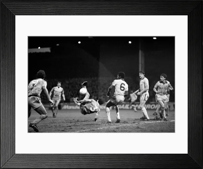 Framed Print : English FA Cup Third round match at Maine Road. Manchester City 3 v Cardiff City 1 Framed Print : English FA Cup Third round match at Maine Road. Manchester City 3 v Cardiff City 1