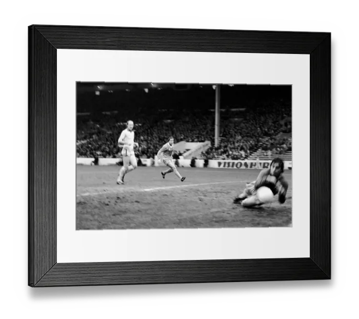 Framed Print : English FA Cup Third round match at Maine Road. Manchester City 3 v Cardiff City 1