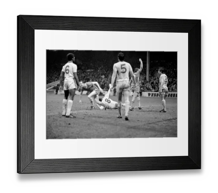 Framed Print : English FA Cup Third round match at Maine Road. Manchester City 3 v Cardiff City 1 Framed Print : English FA Cup Third round match at Maine Road. Manchester City 3 v Cardiff City 1