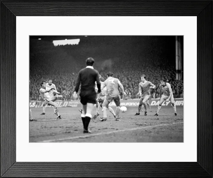 Framed Print : English FA Cup Third round match at Maine Road. Manchester City 3 v Cardiff City 1 Framed Print : English FA Cup Third round match at Maine Road. Manchester City 3 v Cardiff City 1