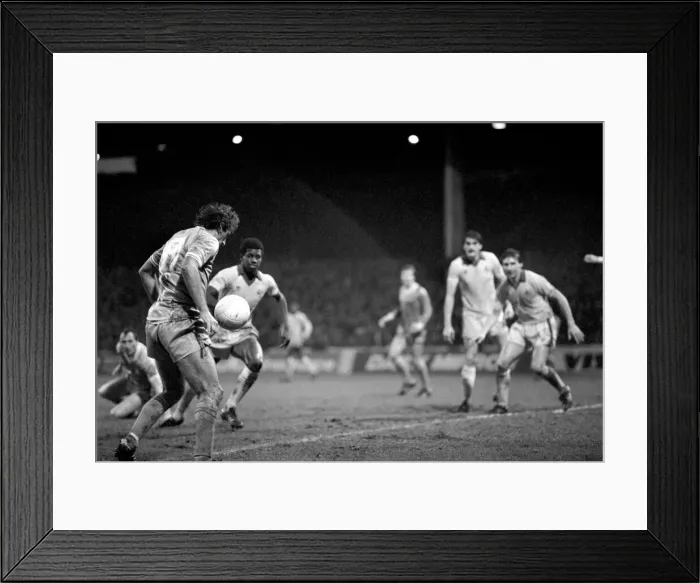 Framed Print : English FA Cup Third round match at Maine Road. Manchester City 3 v Cardiff City 1 Framed Print : English FA Cup Third round match at Maine Road. Manchester City 3 v Cardiff City 1