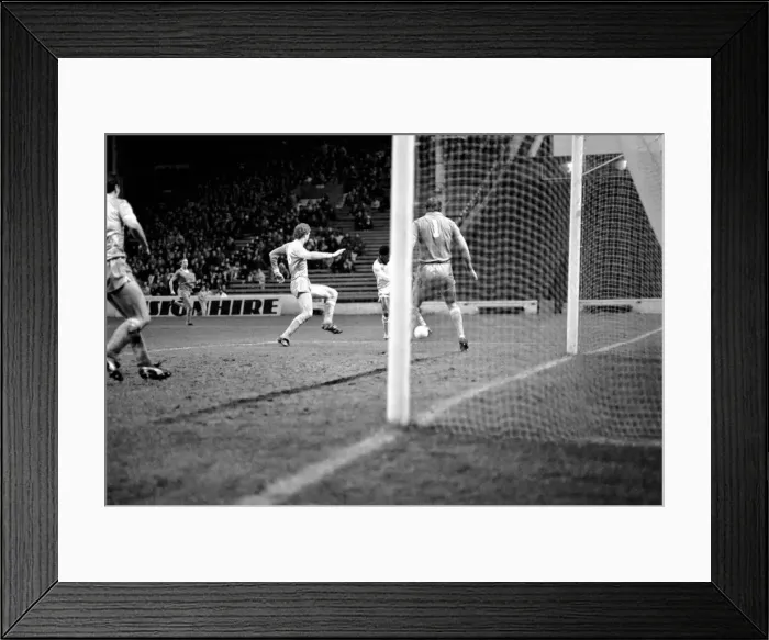 Framed Print : English FA Cup Third round match at Maine Road. Manchester City 3 v Cardiff City 1 Framed Print : English FA Cup Third round match at Maine Road. Manchester City 3 v Cardiff City 1
