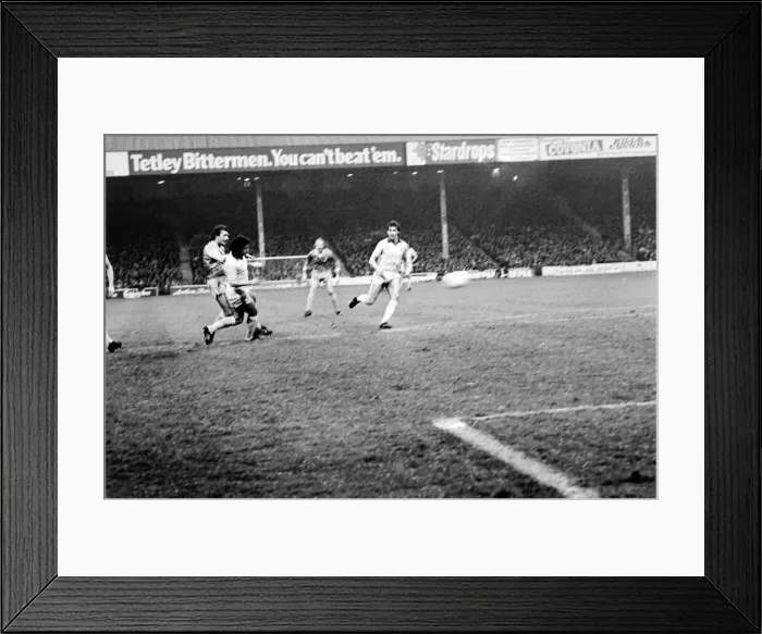 Framed Print : English FA Cup Third round match at Maine Road. Manchester City 3 v Cardiff City 1 Framed Print : English FA Cup Third round match at Maine Road. Manchester City 3 v Cardiff City 1