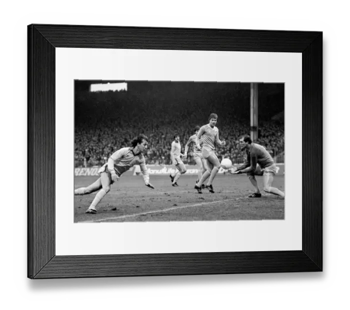 Framed Print : English FA Cup Third round match at Maine Road. Manchester City 3 v Cardiff City 1 Framed Print : English FA Cup Third round match at Maine Road. Manchester City 3 v Cardiff City 1