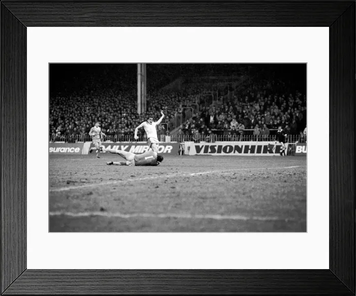 Framed Print : English FA Cup Third round match at Maine Road. Manchester City 3 v Cardiff City 1 Framed Print : English FA Cup Third round match at Maine Road. Manchester City 3 v Cardiff City 1