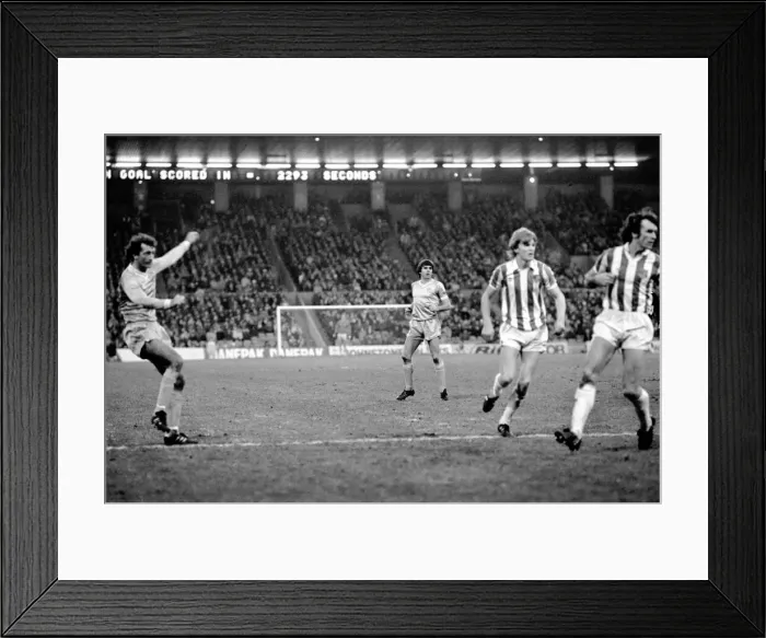 Framed Print : English League Division One match. Manchester City 1 v Stoke City 1 Framed Print : English League Division One match. Manchester City 1 v Stoke City 1