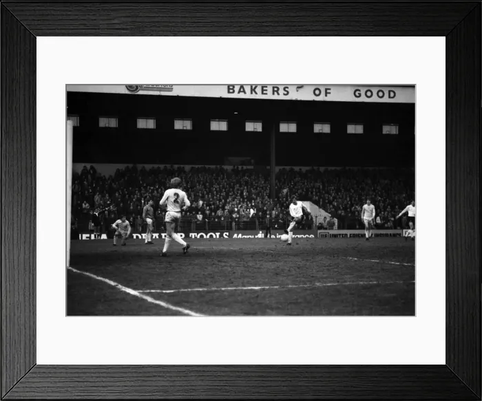 Framed Print : English League Division Two match. Bolton Wanderers 2 v Chelsea 2