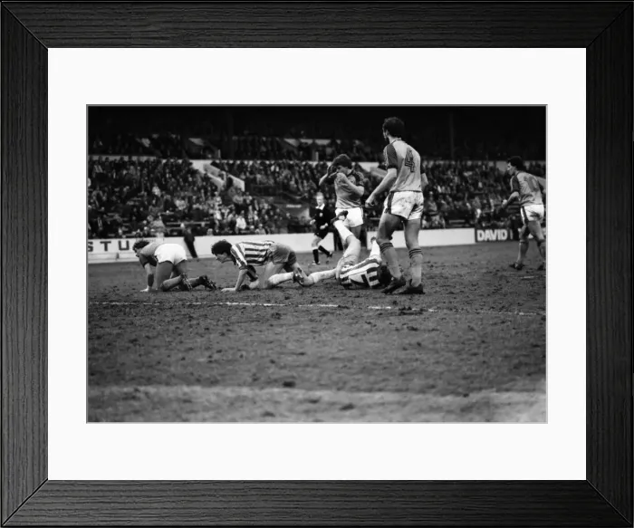 Framed Print : English League Division Two match. Sheffield Wednesday 3 v Luton Town 3