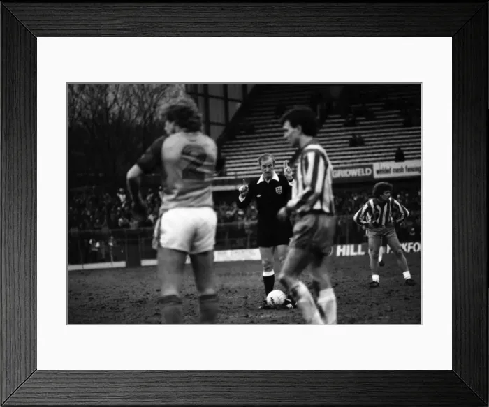 Framed Print : English League Division Two match. Sheffield Wednesday 3 v Luton Town 3 Framed Print : English League Division Two match. Sheffield Wednesday 3 v Luton Town 3