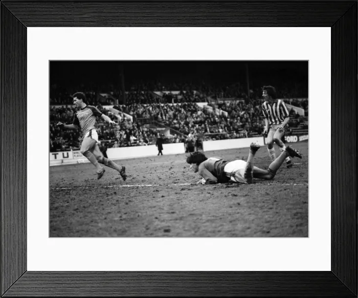 Framed Print : English League Division Two match. Sheffield Wednesday 3 v Luton Town 3