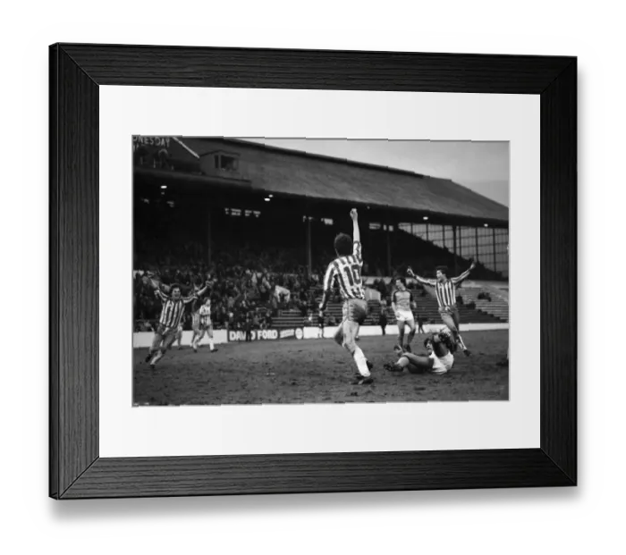 Framed Print : English League Division Two match. Sheffield Wednesday 3 v Luton Town 3