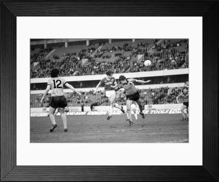 Framed Print : English League Division One match. Wolverhampton Wanderers 0 v Everton 3 Framed Print : English League Division One match. Wolverhampton Wanderers 0 v Everton 3