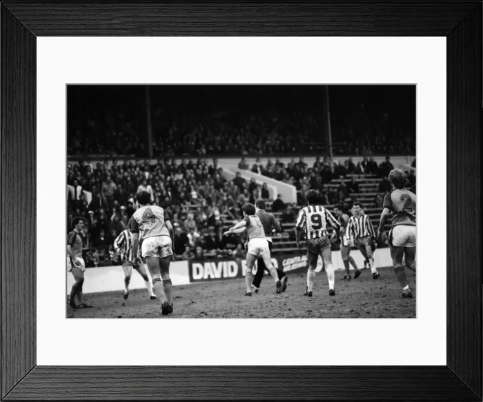 Framed Print : English League Division Two match. Sheffield Wednesday 3 v Luton Town 3 Framed Print : English League Division Two match. Sheffield Wednesday 3 v Luton Town 3