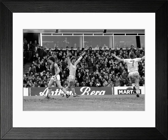Framed Print : English League Division One match. Aston Villa 0 v Liverpool 3. January 1982 MF05-15-006 Framed Print : English League Division One match. Aston Villa 0 v Liverpool 3. January 1982 MF05-15-006