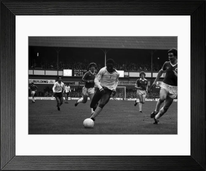 Framed Print : English League Division One match at Goodison Park. Everton 1 v Tottenham Hotspur 1 Framed Print : English League Division One match at Goodison Park. Everton 1 v Tottenham Hotspur 1