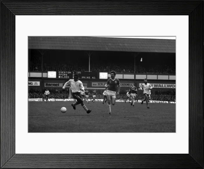 Framed Print : English League Division One match at Goodison Park. Everton 1 v Tottenham Hotspur 1 Framed Print : English League Division One match at Goodison Park. Everton 1 v Tottenham Hotspur 1