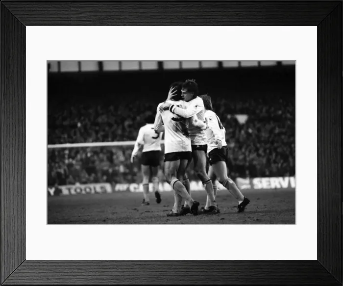 Framed Print : English League Division One match at Goodison Park. Everton 1 v Tottenham Hotspur 1