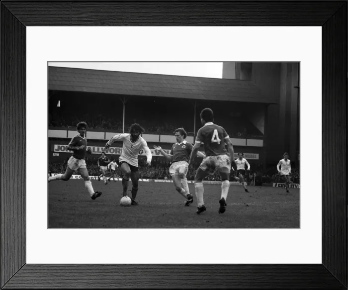 Framed Print : English League Division One match at Goodison Park. Everton 1 v Tottenham Hotspur 1 Framed Print : English League Division One match at Goodison Park. Everton 1 v Tottenham Hotspur 1