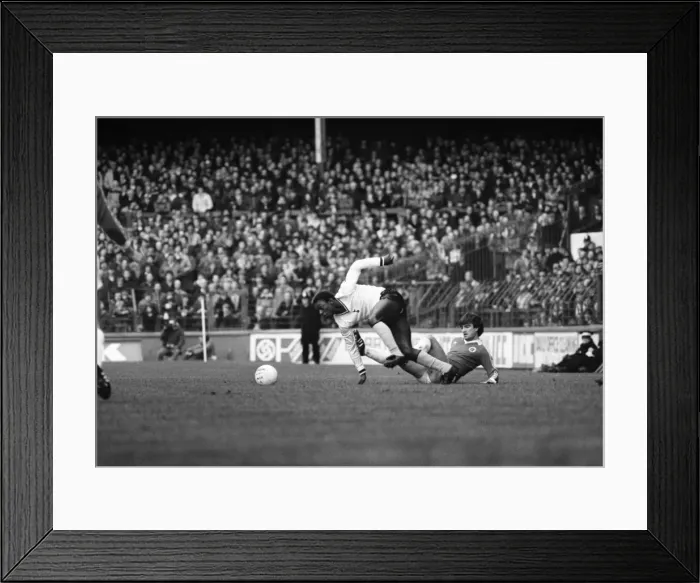 Framed Print : English League Division One match at Goodison Park. Everton 1 v Tottenham Hotspur 1 Framed Print : English League Division One match at Goodison Park. Everton 1 v Tottenham Hotspur 1