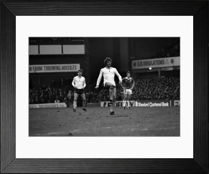 Framed Print : English League Division One match at Goodison Park. Everton 1 v Tottenham Hotspur 1 Framed Print : English League Division One match at Goodison Park. Everton 1 v Tottenham Hotspur 1