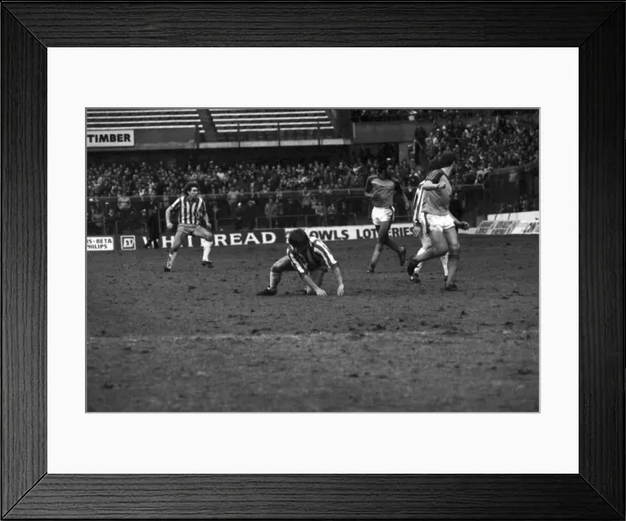 Framed Print : English League Division Two match. Sheffield Wednesday 3 v Luton Town 3 Framed Print : English League Division Two match. Sheffield Wednesday 3 v Luton Town 3