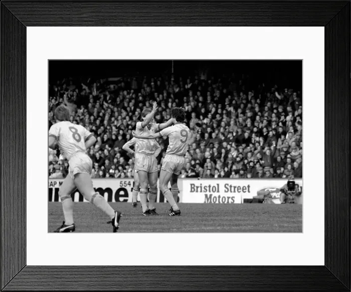 Framed Print : English League Division One match. Aston Villa 0 v Liverpool 3. January 1982 MF05-15-009