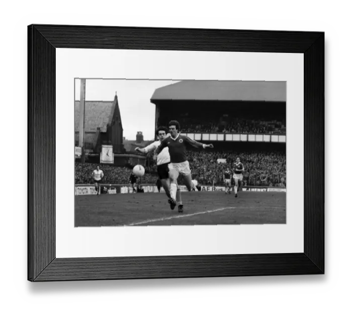 Framed Print : English League Division One match at Goodison Park. Everton 1 v Tottenham Hotspur 1 Framed Print : English League Division One match at Goodison Park. Everton 1 v Tottenham Hotspur 1