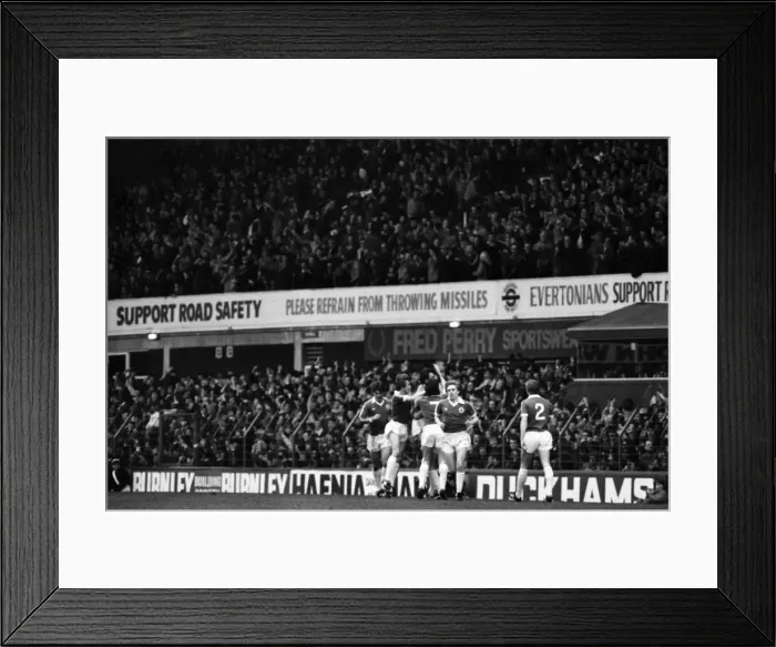 Framed Print : English League Division One match at Goodison Park. Everton 1 v Tottenham Hotspur 1 Framed Print : English League Division One match at Goodison Park. Everton 1 v Tottenham Hotspur 1