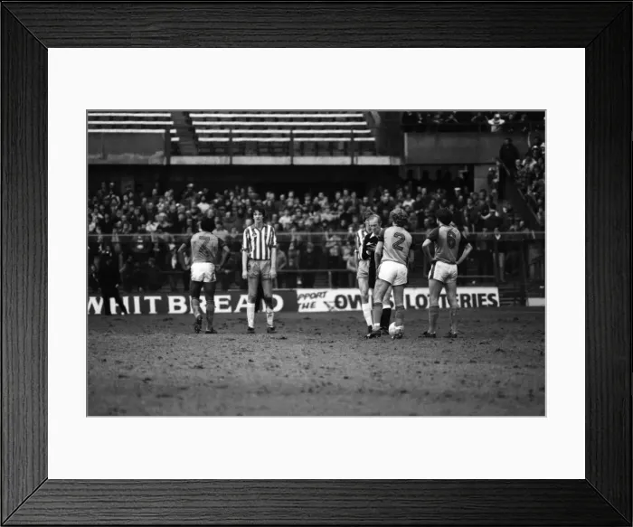 Framed Print : English League Division Two match. Sheffield Wednesday 3 v Luton Town 3 Framed Print : English League Division Two match. Sheffield Wednesday 3 v Luton Town 3