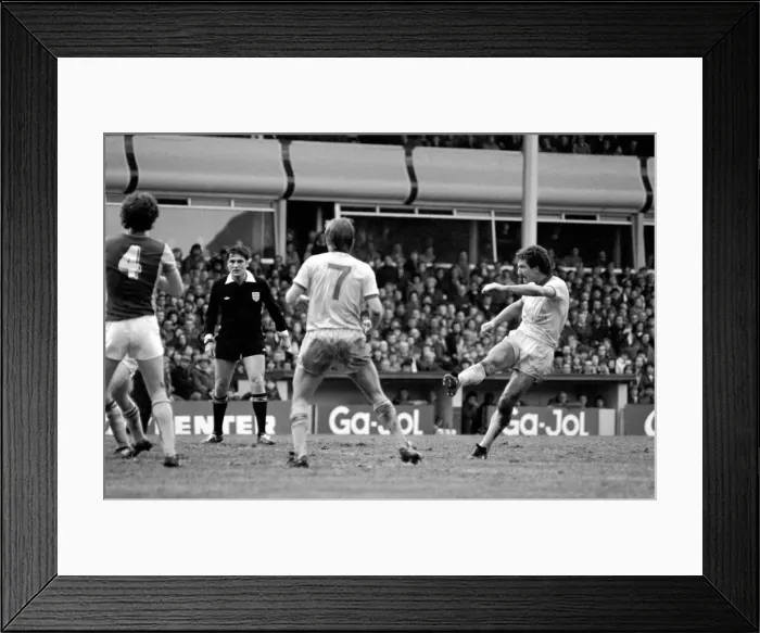 Framed Print : English League Division One match. Aston Villa 0 v Liverpool 3. January 1982 MF05-15-026 Framed Print : English League Division One match. Aston Villa 0 v Liverpool 3. January 1982 MF05-15-026