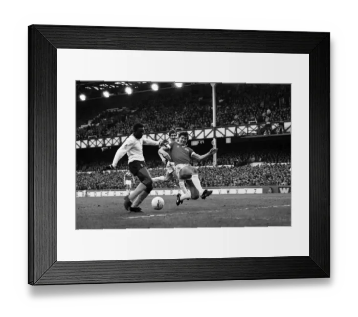Framed Print : English League Division One match at Goodison Park. Everton 1 v Tottenham Hotspur 1 Framed Print : English League Division One match at Goodison Park. Everton 1 v Tottenham Hotspur 1