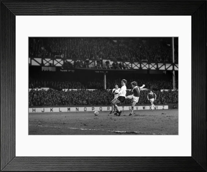 Framed Print : English League Division One match at Goodison Park. Everton 1 v Tottenham Hotspur 1 Framed Print : English League Division One match at Goodison Park. Everton 1 v Tottenham Hotspur 1