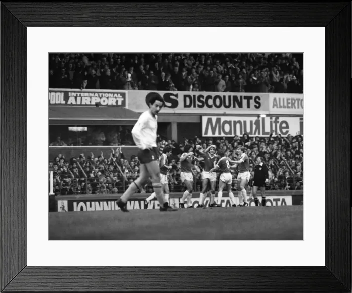 Framed Print : English League Division One match at Goodison Park. Everton 1 v Tottenham Hotspur 1 Framed Print : English League Division One match at Goodison Park. Everton 1 v Tottenham Hotspur 1
