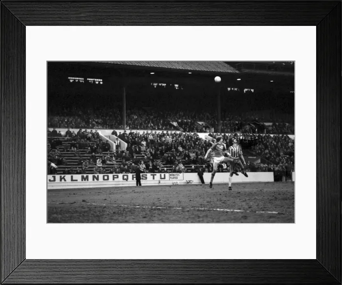 Framed Print : English League Division Two match. Sheffield Wednesday 3 v Luton Town 3 Framed Print : English League Division Two match. Sheffield Wednesday 3 v Luton Town 3