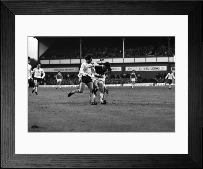 Framed Print : English League Division One match at Goodison Park. Everton 1 v Tottenham Hotspur 1