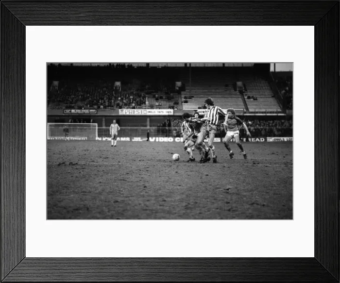 Framed Print : English League Division Two match. Sheffield Wednesday 3 v Luton Town 3 Framed Print : English League Division Two match. Sheffield Wednesday 3 v Luton Town 3