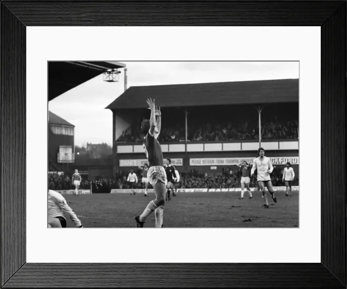 Framed Print : English League Division One match at Goodison Park. Everton 1 v Tottenham Hotspur 1