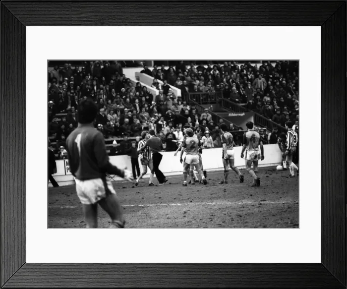 Framed Print : English League Division Two match. Sheffield Wednesday 3 v Luton Town 3 Framed Print : English League Division Two match. Sheffield Wednesday 3 v Luton Town 3