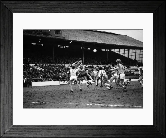 Framed Print : English League Division Two match. Sheffield Wednesday 3 v Luton Town 3 Framed Print : English League Division Two match. Sheffield Wednesday 3 v Luton Town 3