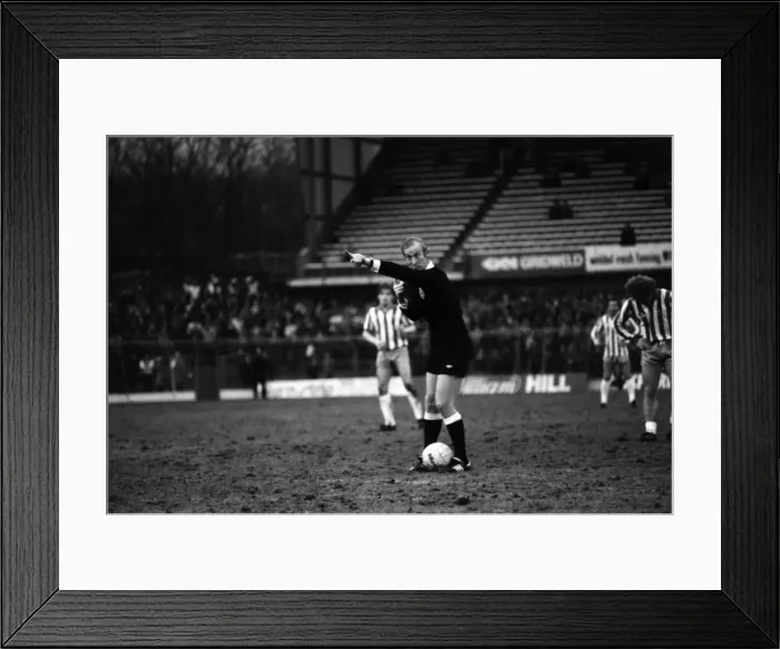 Framed Print : English League Division Two match. Sheffield Wednesday 3 v Luton Town 3 Framed Print : English League Division Two match. Sheffield Wednesday 3 v Luton Town 3