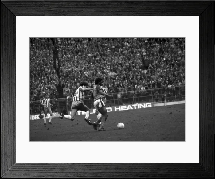 Framed Print : English League Division Two match. Sheffield Wednesday 3 v Luton Town 3 Framed Print : English League Division Two match. Sheffield Wednesday 3 v Luton Town 3